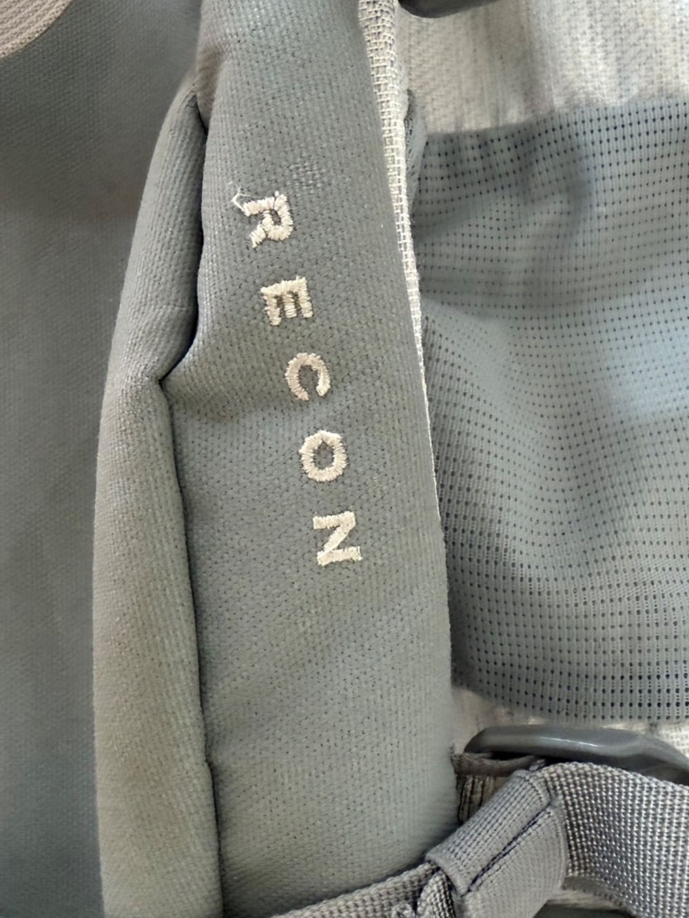 Women’s Recon Backpack - Picture 2 of 3